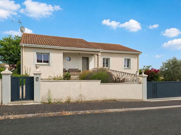 MAISON FAMILIALE AVEC BEAUX VOLUMES - DANGE ST ROMAIN