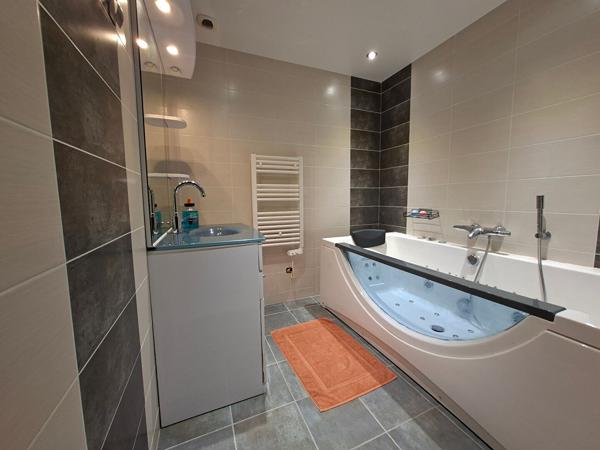 MAISON FAMILIALE AVEC BEAUX VOLUMES - DANGE ST ROMAIN
