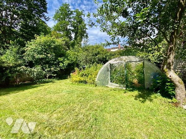 Maison de Maître de 6 Pièces, 4 chambres et 1094m² de terrain