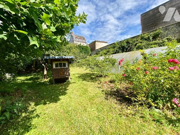 Maison de Maître de 6 Pièces, 4 chambres et 1094m² de terrain