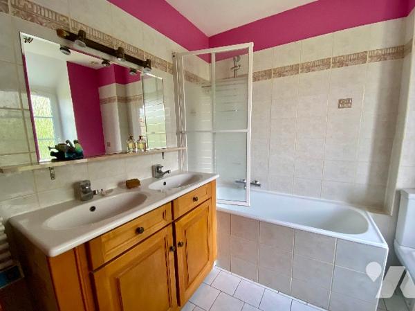 Maison de Maître de 6 Pièces, 4 chambres et 1094m² de terrain