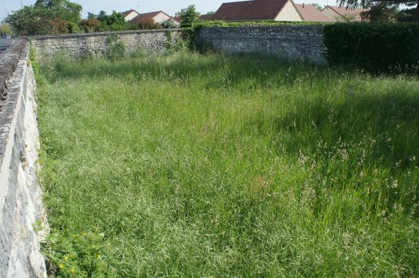 TERRAIN CONSTRUCTIBLE 897 M² CLOS DE MUR A VIABILISER