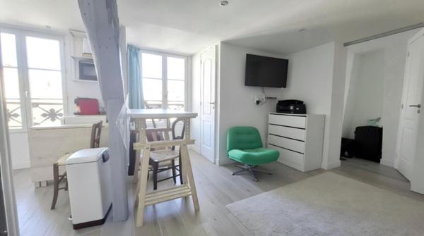 Grand studio Marais 27 m2 Paris 4e