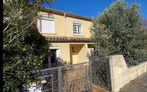 Maison quatre chambres à vendre à Carcassonne avec terrasse, jardinet et potentiel d'aménagement supplémentaire