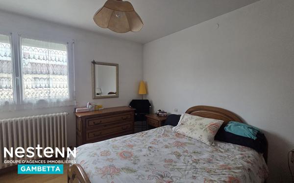 A vendre Maison 5 pièces , 3  chambres , bureau et piscine