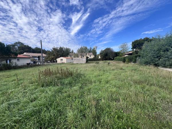 Vente Terrain 1585 m2 à Le Pian-Médoc