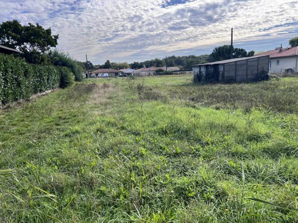 Vente Terrain 1585 m2 à Le Pian-Médoc