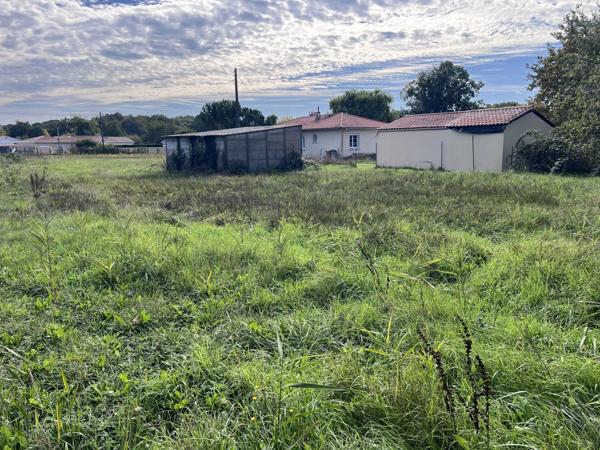 Vente Terrain 1585 m2 à Le Pian-Médoc