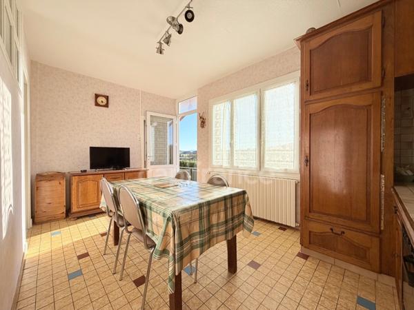 MAISON 70 M2, 2 CHAMBRES, TERRAIN CLOS ET ARBORÉ DE 1 425 M2, VUE DÉGAGÉE, CALME, DOUBLE GARAGE, CAVE, DOUBLE VITRAGE PVC, CHARPENTE/COUERTURE OK, TF 328€