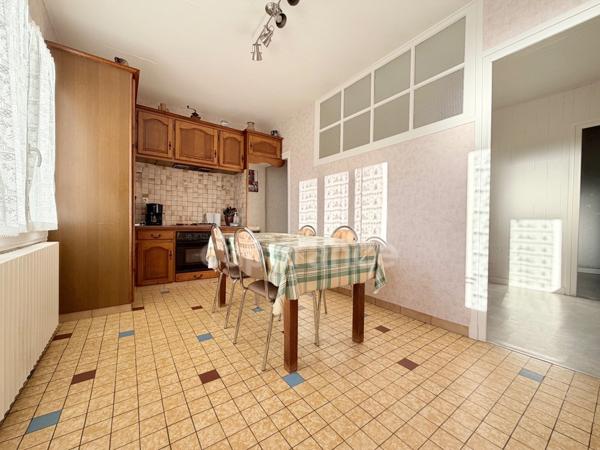 MAISON 70 M2, 2 CHAMBRES, TERRAIN CLOS ET ARBORÉ DE 1 425 M2, VUE DÉGAGÉE, CALME, DOUBLE GARAGE, CAVE, DOUBLE VITRAGE PVC, CHARPENTE/COUERTURE OK, TF 328€