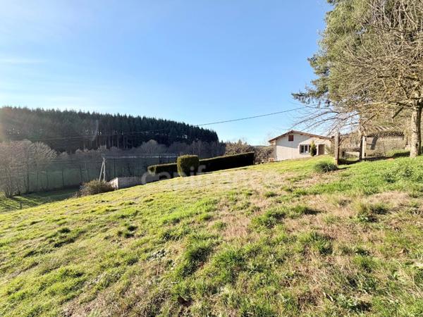 MAISON 70 M2, 2 CHAMBRES, TERRAIN CLOS ET ARBORÉ DE 1 425 M2, VUE DÉGAGÉE, CALME, DOUBLE GARAGE, CAVE, DOUBLE VITRAGE PVC, CHARPENTE/COUERTURE OK, TF 328€