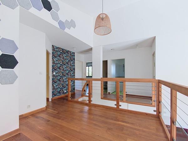 A VENDRE - MONTGISCARD - Maison d'architecte T6 150m² avec garage proche centre