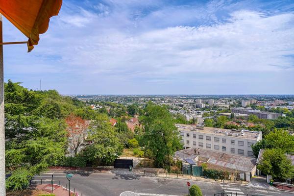 Appartement 3 pièce(s) 240 000 € **  - Référence  376