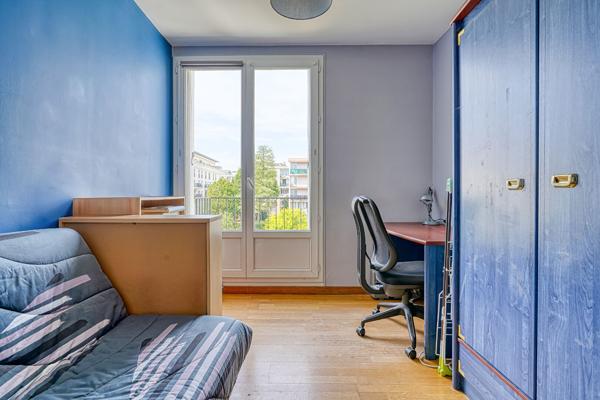 Appartement 3 pièce(s) 240 000 € **  - Référence  376