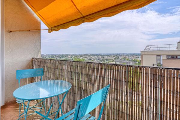 Appartement 3 pièce(s) 240 000 € **  - Référence  376