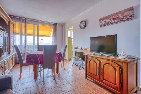 Appartement 3 pièce(s) 240 000 € **  - Référence  376