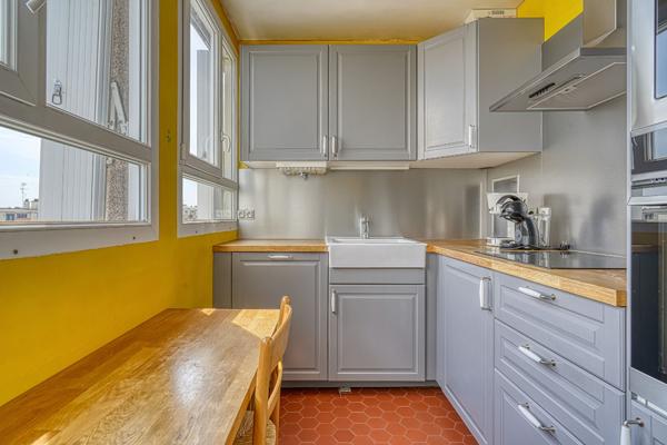 Appartement 3 pièce(s) 240 000 € **  - Référence  376