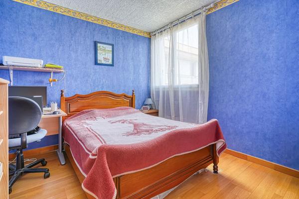 Appartement 3 pièce(s) 240 000 € **  - Référence  376
