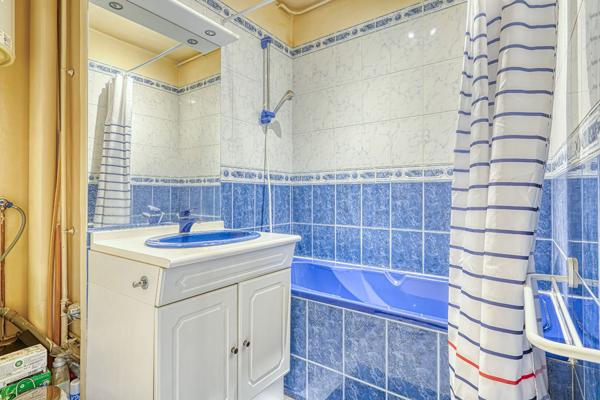 Appartement 3 pièce(s) 240 000 € **  - Référence  376
