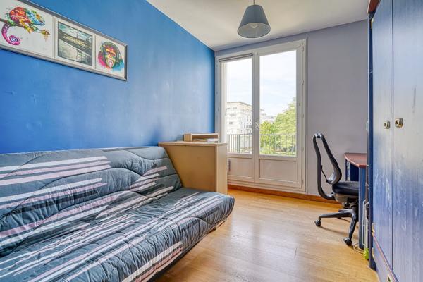 Appartement 3 pièce(s) 240 000 € **  - Référence  376