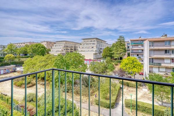 Appartement 3 pièce(s) 240 000 € **  - Référence  376