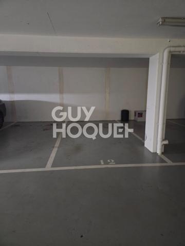 PARKING - RÉSIDENCE RECENTE