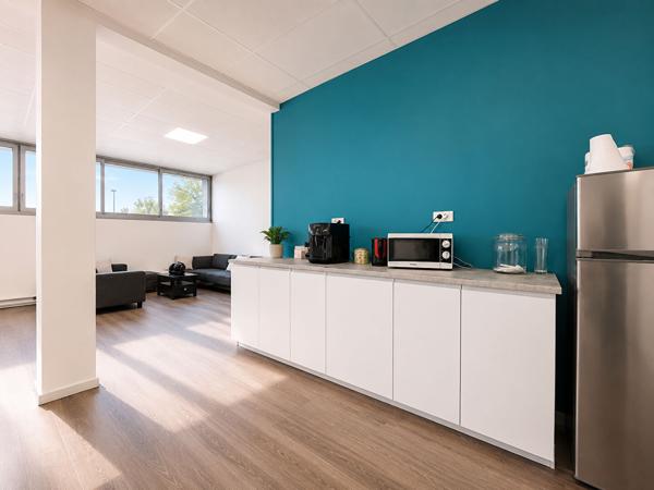 Exclusivité Nestenn. Toulouse. Fondeyre. Bureaux à vendre de 117m² au rez-de-chaussée avec deux places de parking.