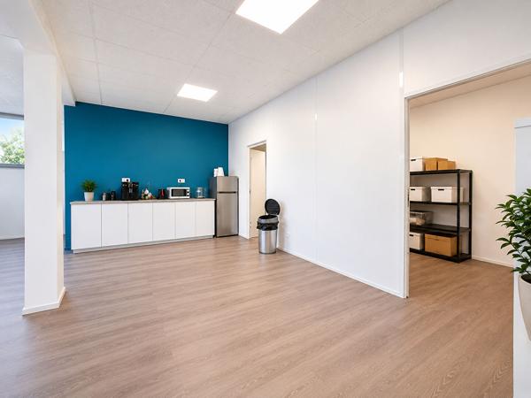 Exclusivité Nestenn. Toulouse. Fondeyre. Bureaux à vendre de 117m² au rez-de-chaussée avec deux places de parking.