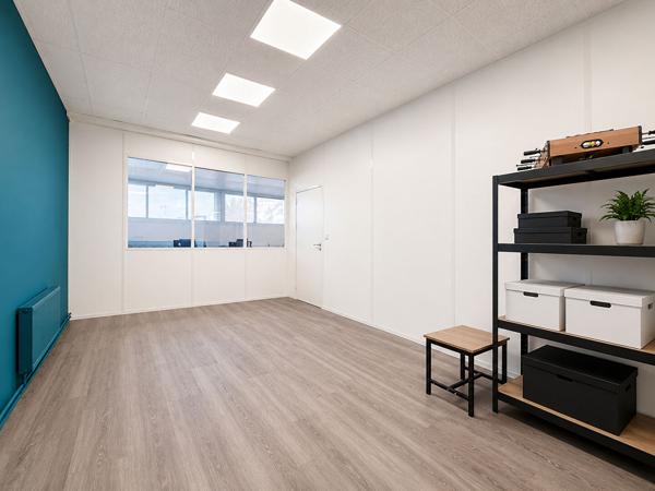 Exclusivité Nestenn. Toulouse. Fondeyre. Bureaux à vendre de 117m² au rez-de-chaussée avec deux places de parking.