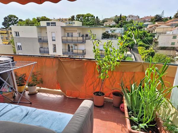 Vente                                                      Appartement
                        
                     3 pièces                      85 m2                     à Le Cannet