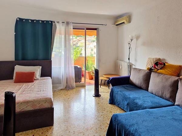 Vente                                                      Appartement
                        
                     3 pièces                      85 m2                     à Le Cannet