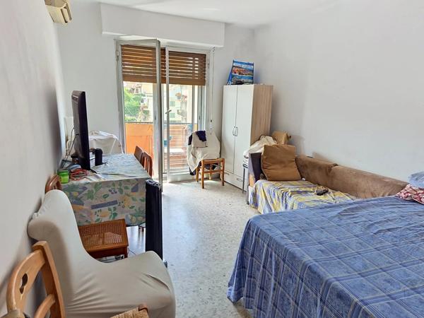Vente                                                      Appartement
                        
                     3 pièces                      85 m2                     à Le Cannet