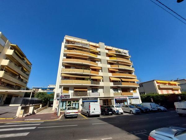 Vente                                                      Appartement
                        
                     3 pièces                      85 m2                     à Le Cannet