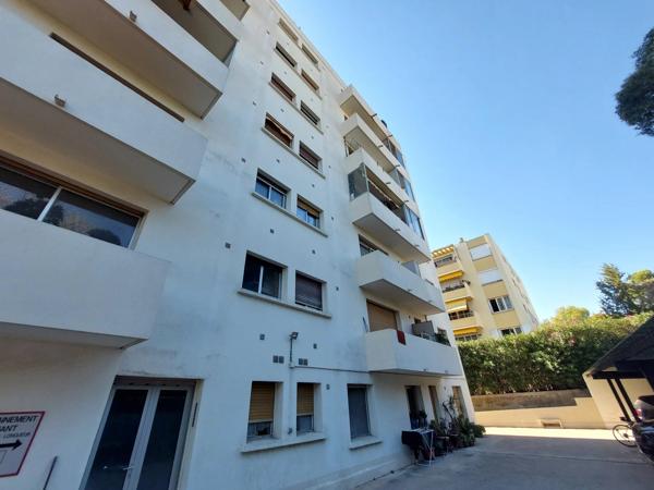Vente                                                      Appartement
                        
                     3 pièces                      85 m2                     à Le Cannet