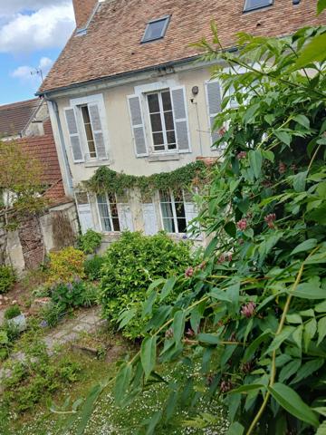 Demeure de caractère, atypique, chargée d'histoire