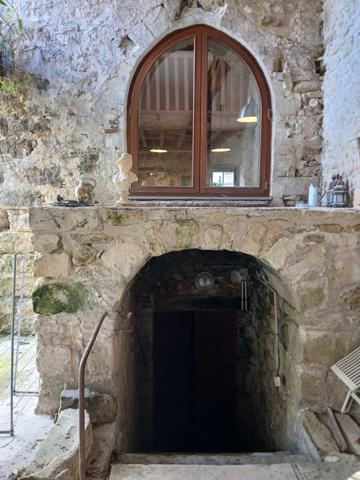 Demeure de caractère, atypique, chargée d'histoire