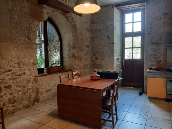 Demeure de caractère, atypique, chargée d'histoire