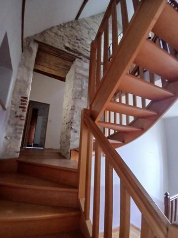 Demeure de caractère, atypique, chargée d'histoire