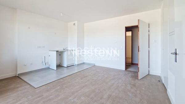 A louer : Saint Cyr L Ecole, appartement de 2 pièces de  41.72 m2 avec loggia, parking et cellier