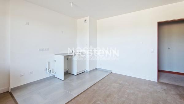 A louer : Saint Cyr L Ecole, appartement de 2 pièces de  41.72 m2 avec loggia, parking et cellier