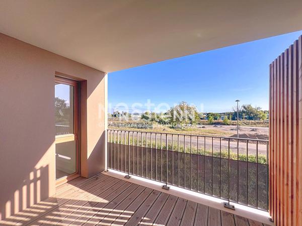 A louer : Saint Cyr L Ecole, appartement de 2 pièces de  41.72 m2 avec loggia, parking et cellier