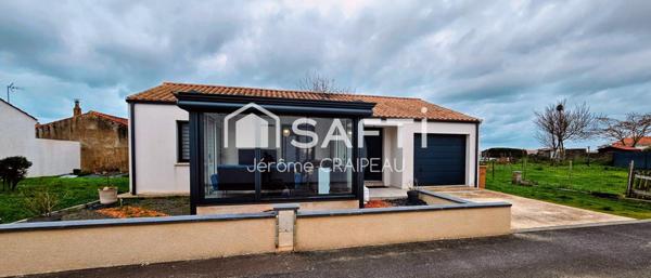 Plain-pied contemporain au calme, à deux pas du centre et des plages.