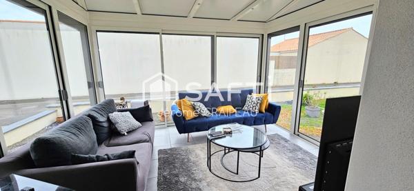 Plain-pied contemporain au calme, à deux pas du centre et des plages.