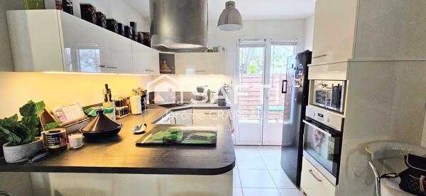 Plain-pied contemporain au calme, à deux pas du centre et des plages.