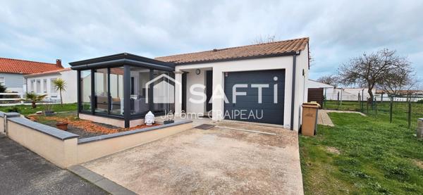 Plain-pied contemporain au calme, à deux pas du centre et des plages.