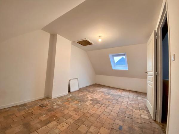 MAISON ANCIENNE, à deux pas des commerces