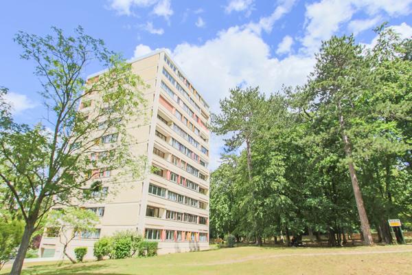 Appartement Poissy 2 pièce(s) 42.72 m2 165 000 € **  - Référence  9321
