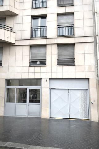 Double Garage en sous-sol.