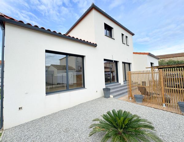 VILLELONGUE DE LA SALANQUE - Maison récente 4 pièces de 102 m² avec GRAND GARAGE et JARDIN de 586 m²