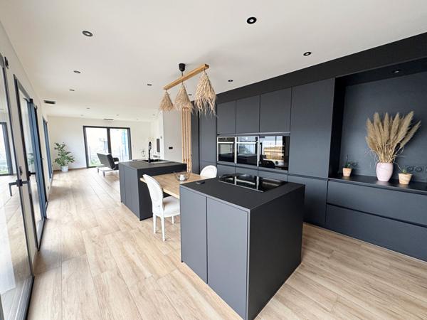 VILLELONGUE DE LA SALANQUE - Maison récente 4 pièces de 102 m² avec GRAND GARAGE et JARDIN de 586 m²